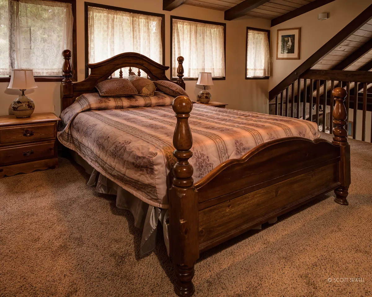 Queen Size Bed, (60" X 80").