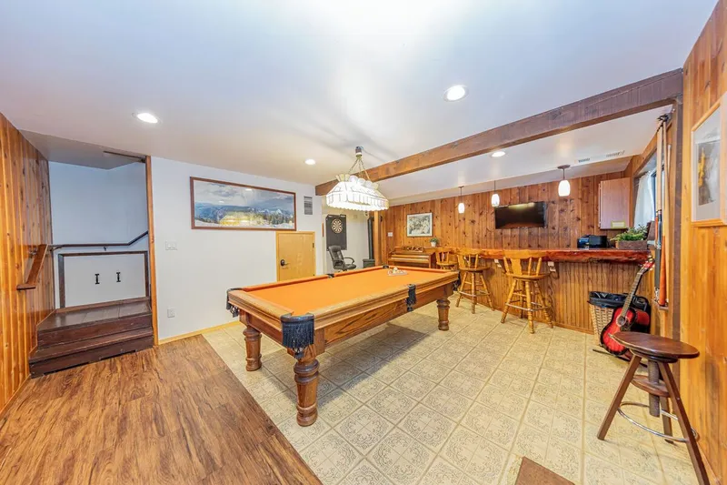 Pool table